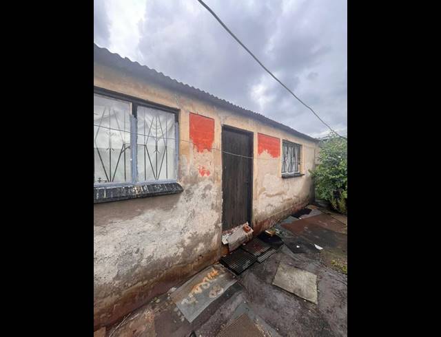 2 BEDROOM HOUSE FOR SALE IN PHOMOLONG